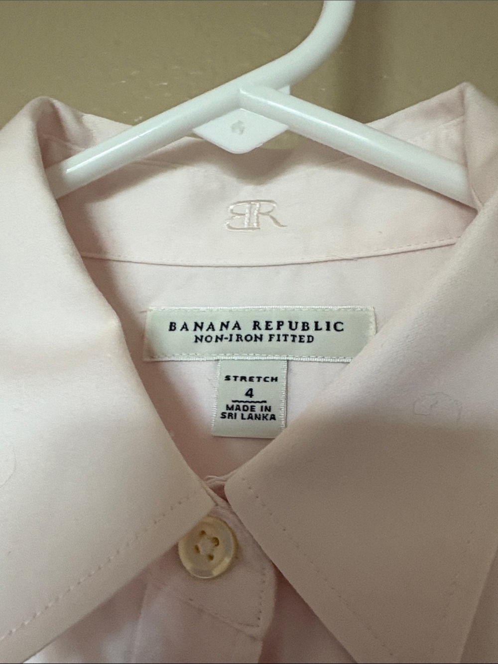 Banana Republic Women’s Button-Down Shirt in Pale Pink - Picture 3 of 5